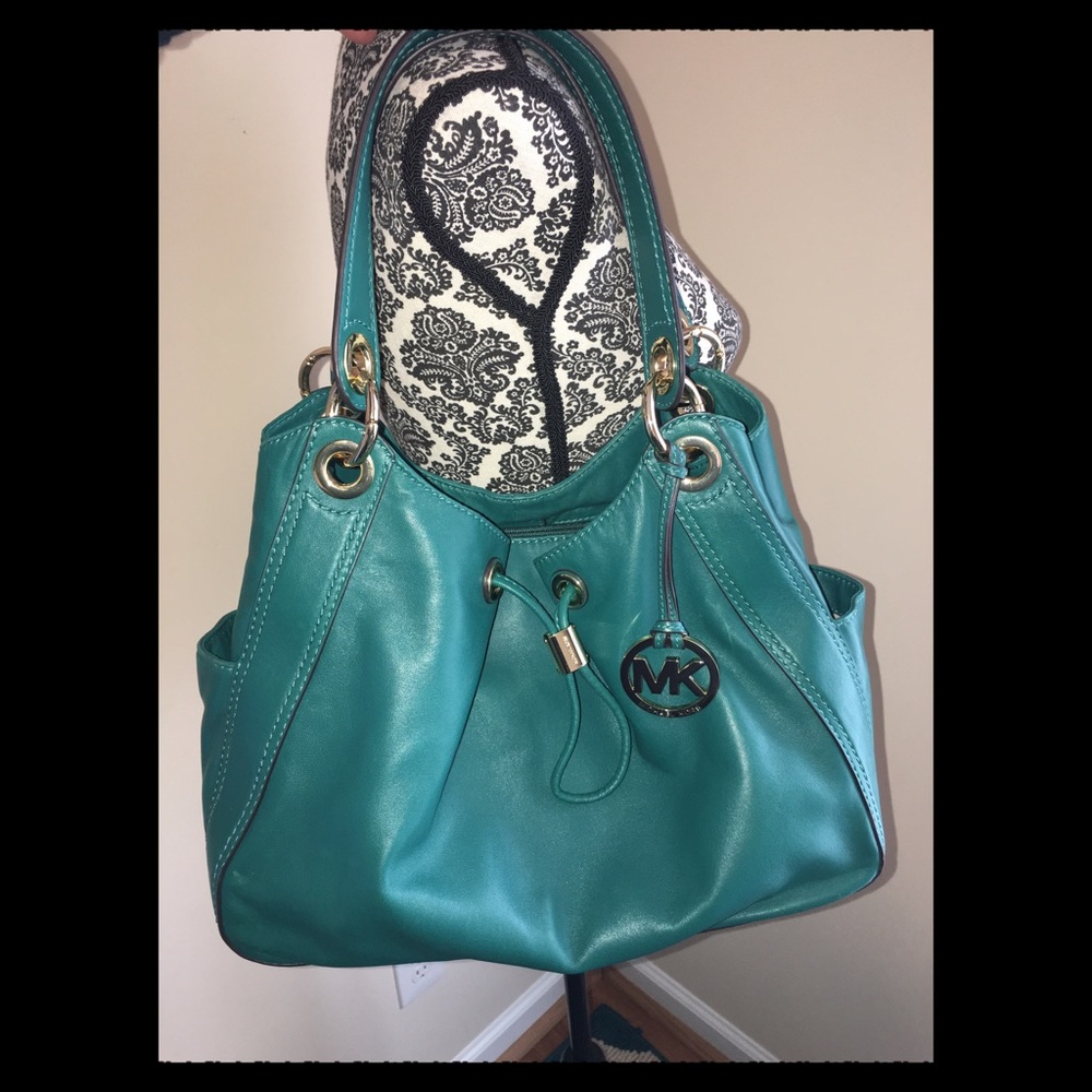 Authentic! Michael Kors Ludlow large lambskin bag.